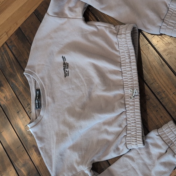 Maniere de voir crop sweatshirt - Picture 1 of 6